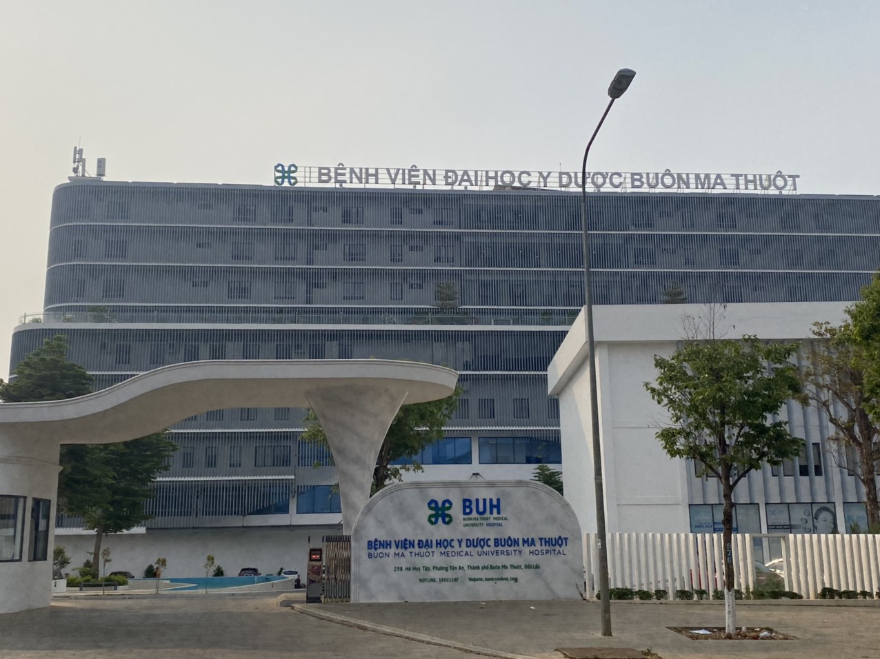 Ảnh dự án giường bệnh 2 tay quay DCN02 tại "Bệnh viện đại học y dược Buôn Ma Thuột" ảnh thực tế giường bệnh dcn02 tại bệnh viện đại học y dược buôn ma thuột