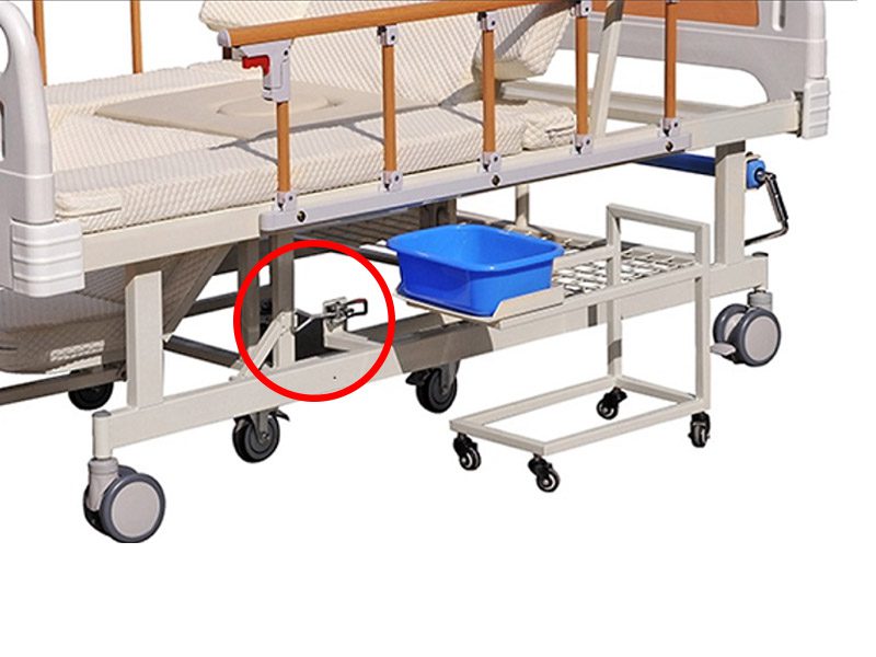 Tháo chốt kết nối để tách giường thành xe lăn NKT-DCN09 Tháo chốt kết nối để tách giường thành xe lăn NKT-DCN09